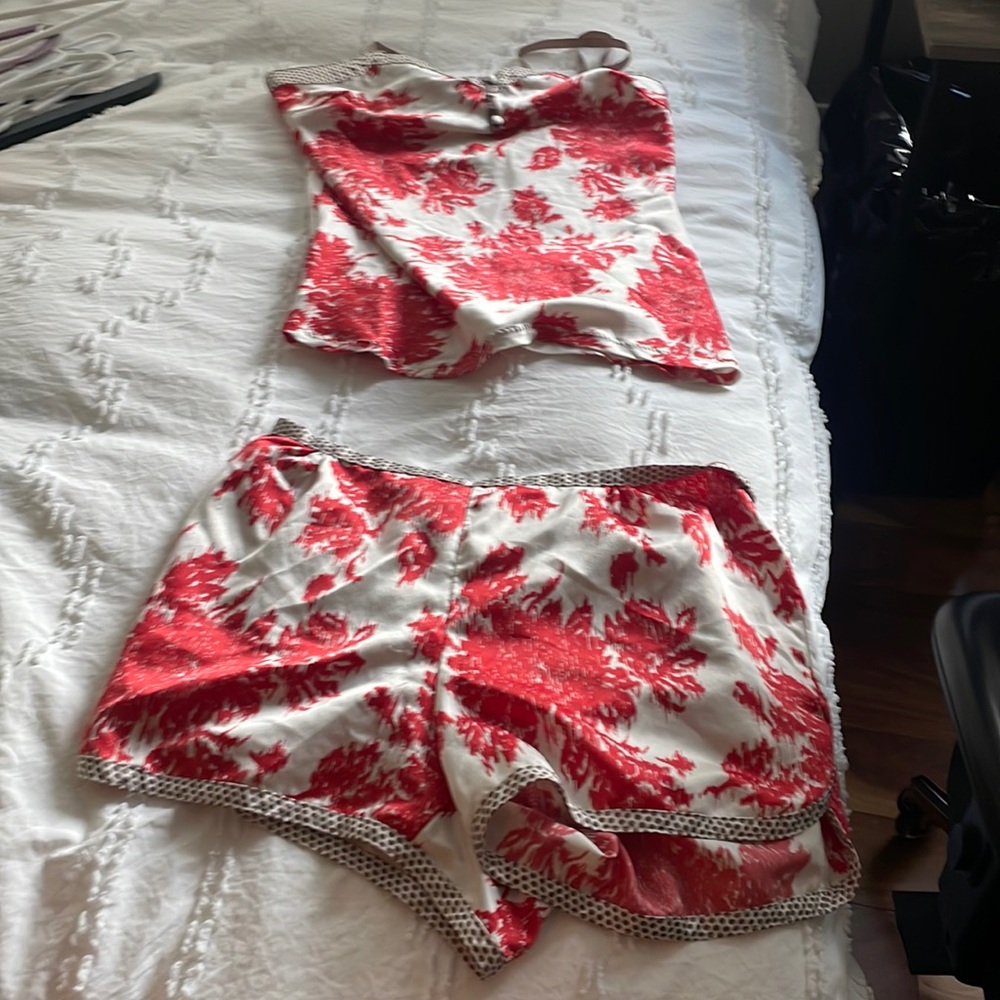 Top and bottoms included